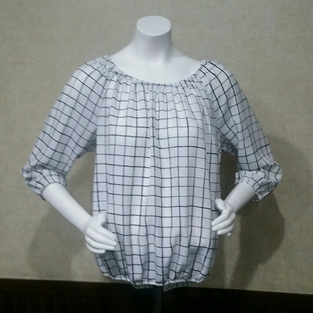 White & Black Top by Daisy Fuentes Size Large